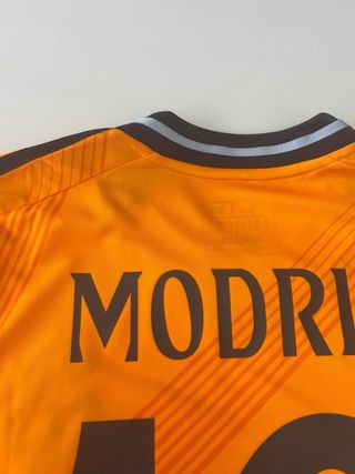Camiseta original Real Madrid 2024 2025 Modric 10