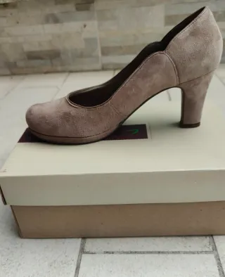 Décolleté Clarks scamosciate beige Tg 37.5