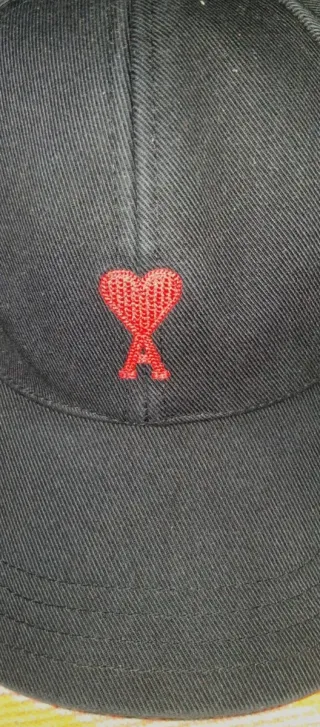 Gorra negra de mujer, Ami Paris.