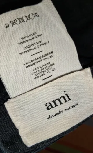 Gorra negra de mujer, Ami Paris.