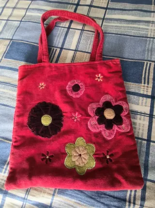 Bolso de terciopelo con flores
