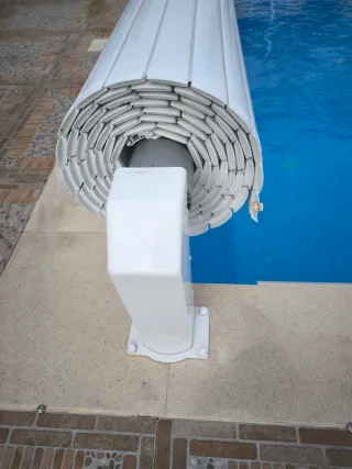 Cubierta de piscina enrollable de 7x4