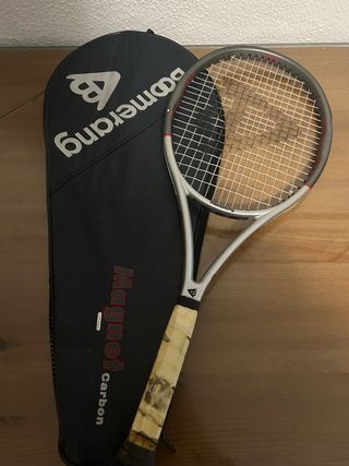 Raqueta de tenis Boomerang Magnet Carbon + funda