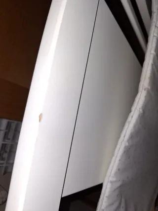 Cuna bebé blanca con diseño luna y estrella