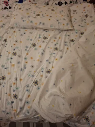 Cuna bebé blanca con diseño luna y estrella