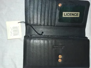 Cartera de piel negra y monedero multicolor