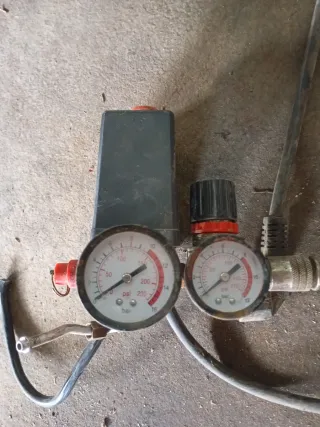 Relé de compresor con manómetros