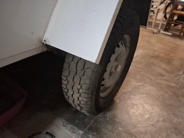 Remolque de caja con doble puerta