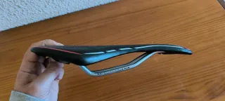 Sillín Velo Negro y Rojo