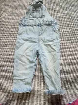 Petos vaqueros infantiles 18-24 meses 10€ cada uno