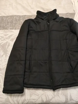 Cazadora negra acolchada