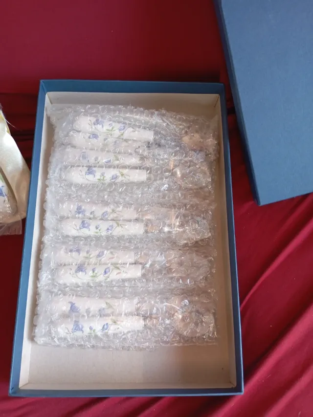 Cubertería de postre floral