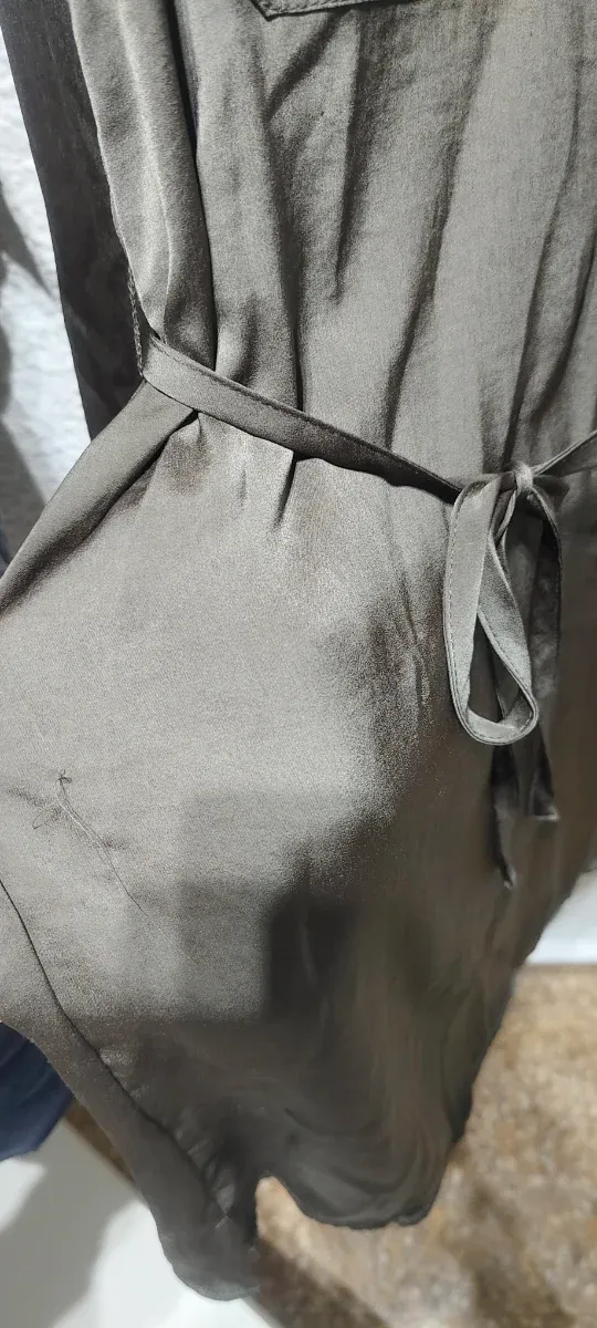 Vestido satinado verde militar Stradivarius T.XS