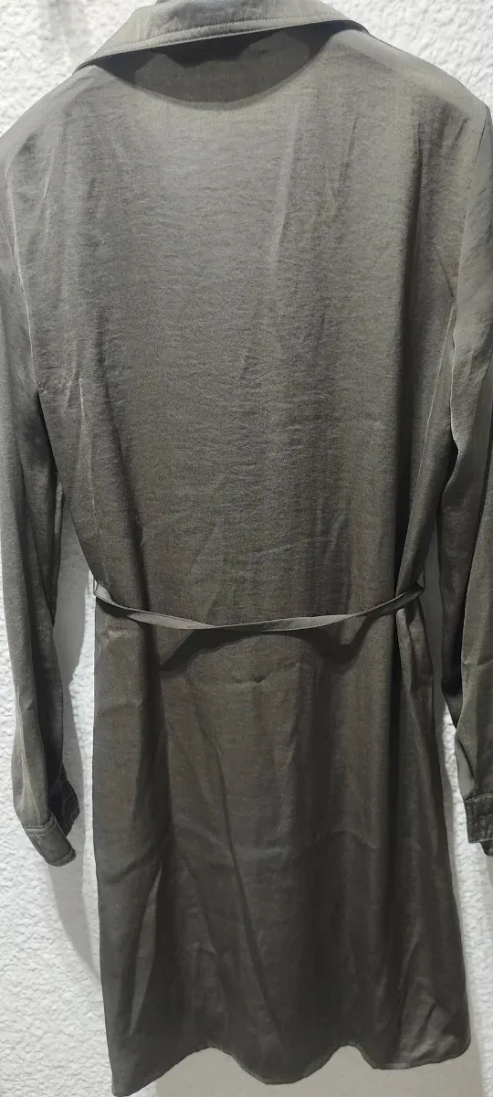 Vestido satinado verde militar Stradivarius T.XS