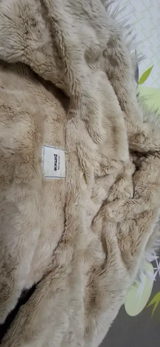 Parka verde con capucha y pelo