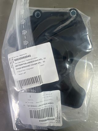 Protector piñón KTM 60030060044