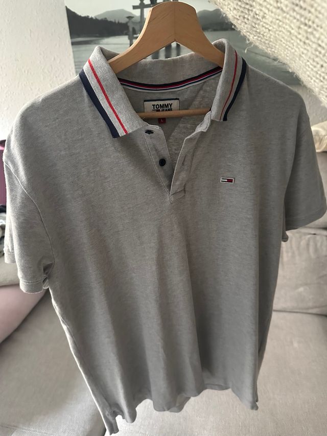 Polo Tommy Jeans Cinza Tamanho L