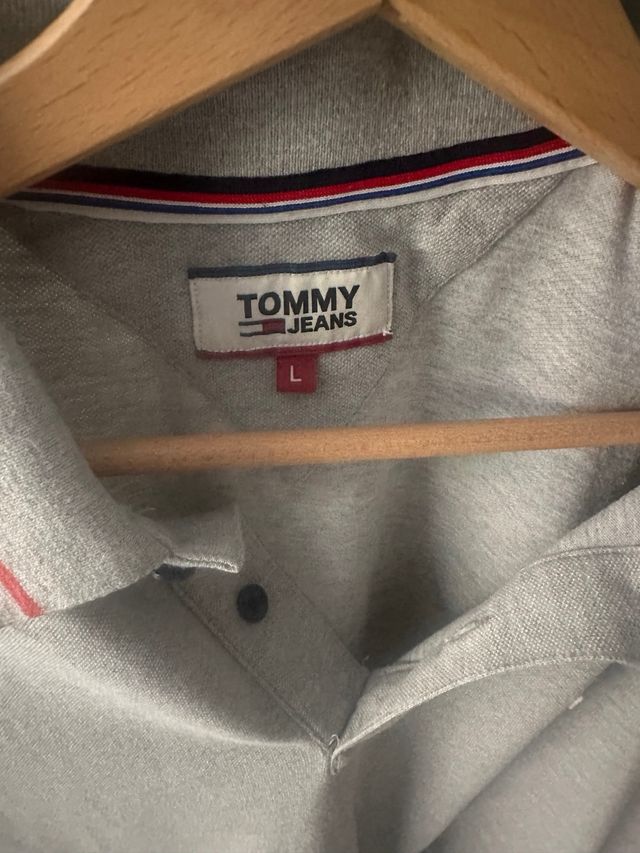 Polo Tommy Jeans Cinza Tamanho L