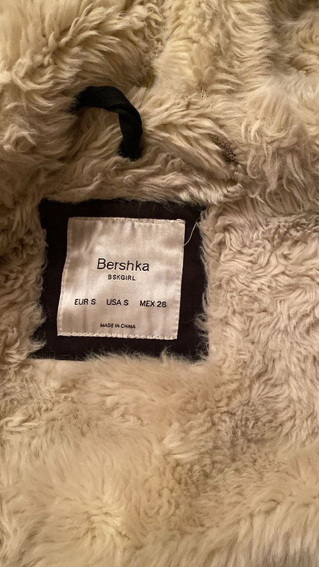 Abrigo negro con forro de borrego