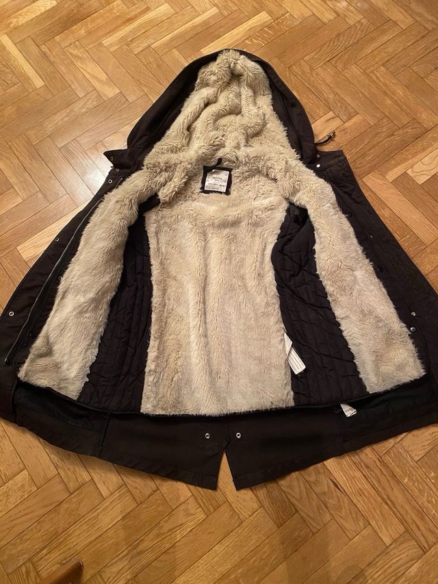 Abrigo negro con forro de borrego