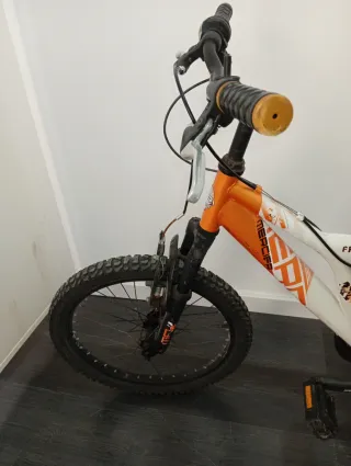 Bicicleta Mercier Freestyle Naranja/Blanca