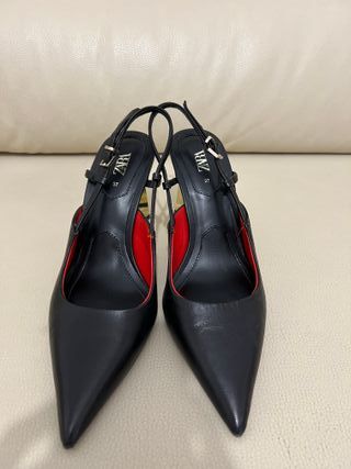 Zapatos Zara tacón negros y dorados