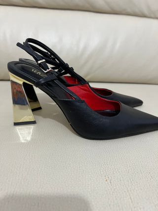 Zapatos Zara tacón negros y dorados