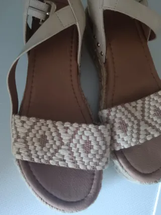 Sandalias niña beige y rosa
