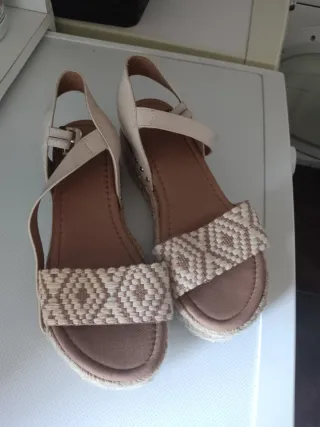 Sandalias niña beige y rosa
