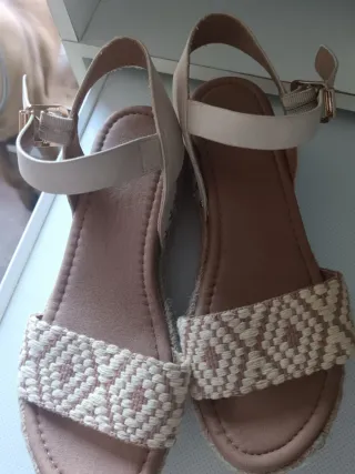 Sandalias niña beige y rosa
