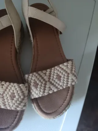 Sandalias niña beige y rosa