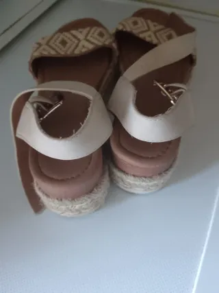 Sandalias niña beige y rosa