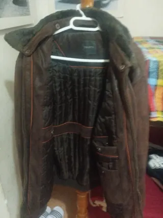 Cazadora tipo bomber marrón