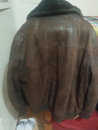 Cazadora tipo bomber marrón