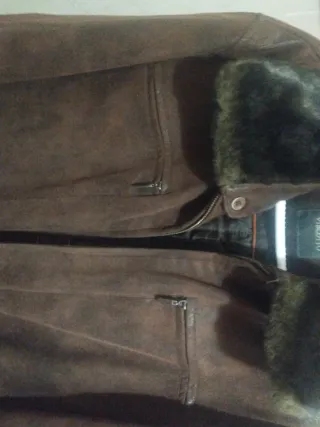 Cazadora tipo bomber marrón