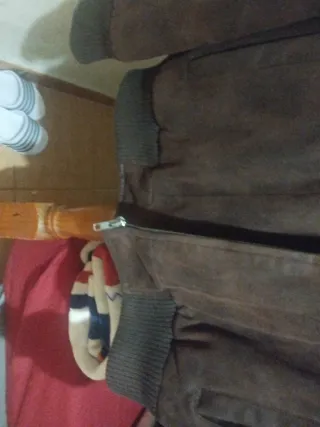 Cazadora tipo bomber marrón