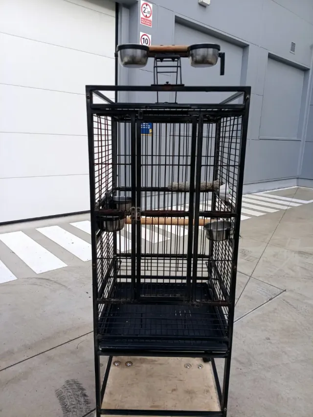 Jaula para pájaros negra