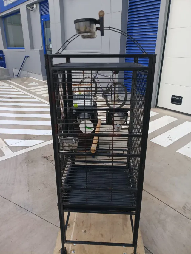 Jaula para pájaros negra