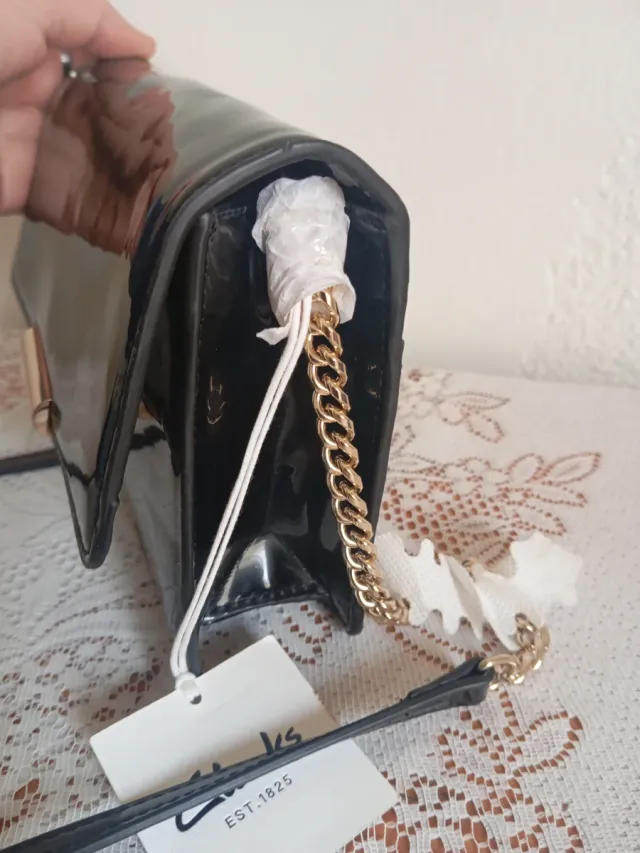 Bolso bandolera Clarks negro charol