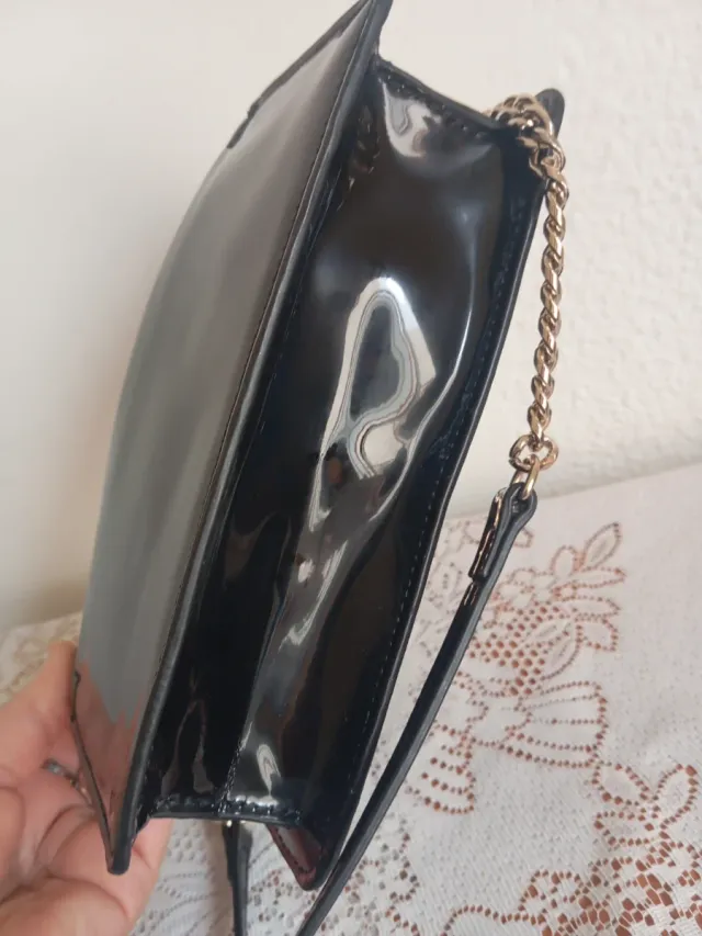 Bolso bandolera Clarks negro charol