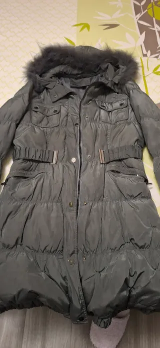 Giaccone imbottito grigio lucido con cappuccio