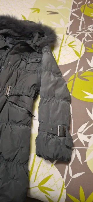 Giaccone imbottito grigio lucido con cappuccio