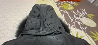 Giaccone imbottito grigio lucido con cappuccio