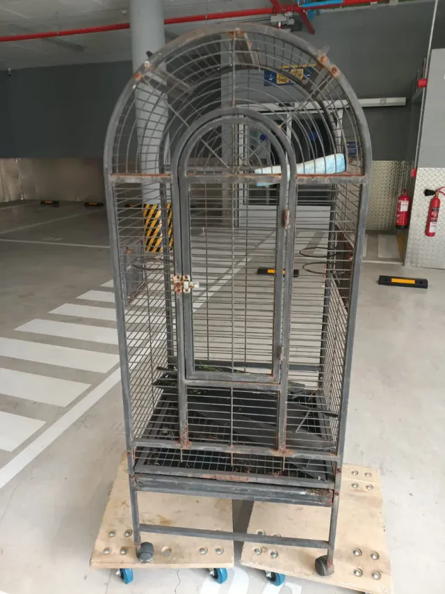 Jaula grande para pájaros
