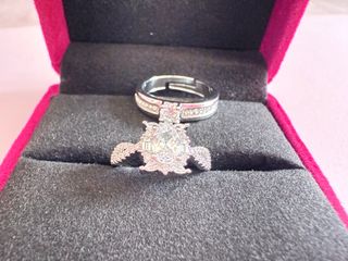 Alianzas de boda con anillos de diamantes en quila