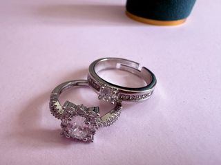 Alianzas de boda con anillos de diamantes en quila