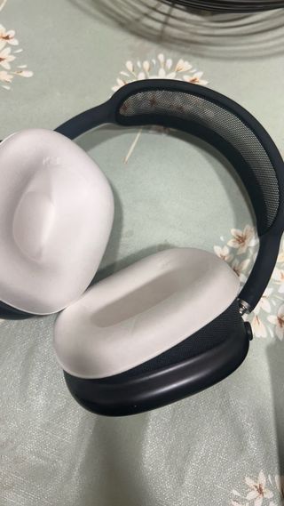 AirPods Max negros sin usar han sido un regalo