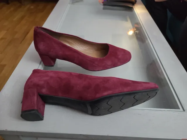 Zapatos de salón ante burdeos talla 41