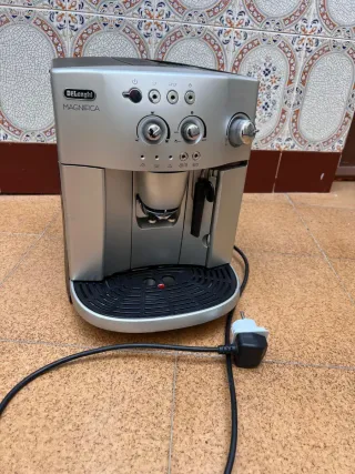 Cafetera DeLonghi Magnifica Esam 4200 Profesional