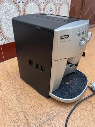 Cafetera DeLonghi Magnifica Esam 4200 Profesional